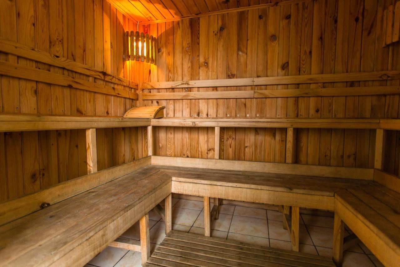 Hostel Horia Plopeni Buitenkant foto