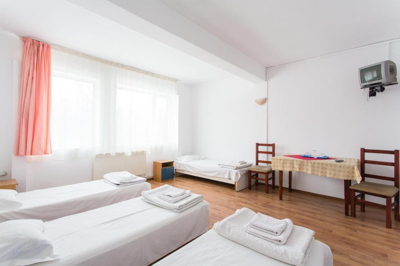 Hostel Horia Plopeni Buitenkant foto