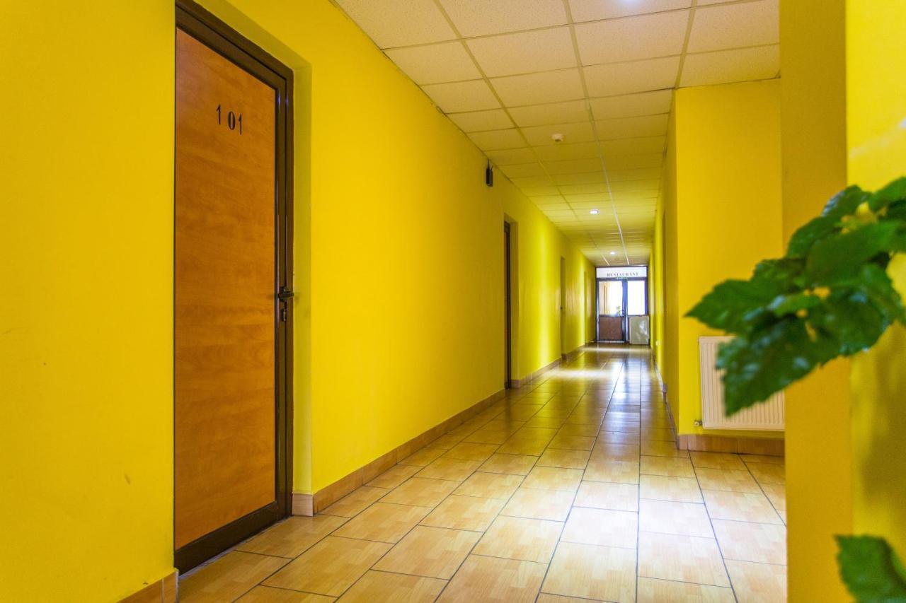 Hostel Horia Plopeni Buitenkant foto