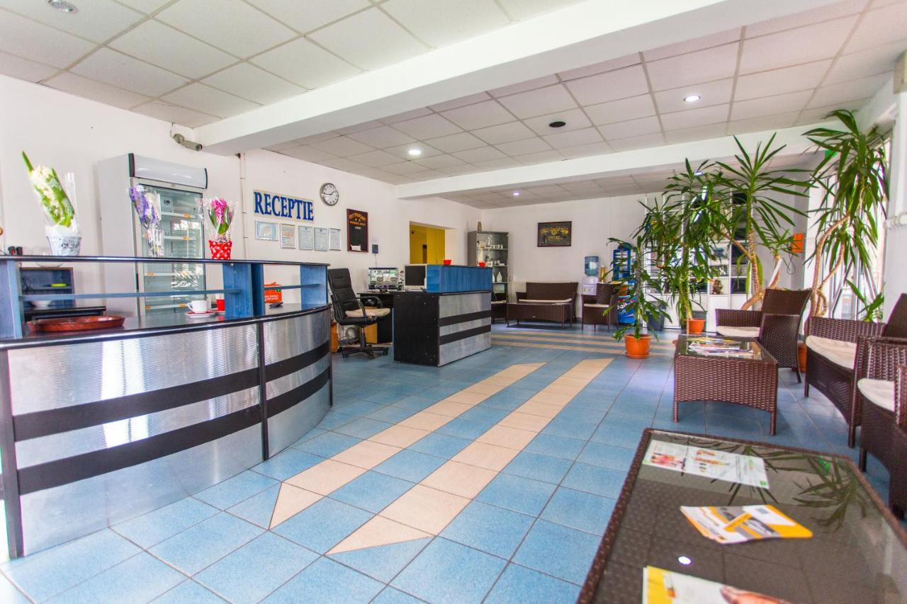 Hostel Horia Plopeni Buitenkant foto