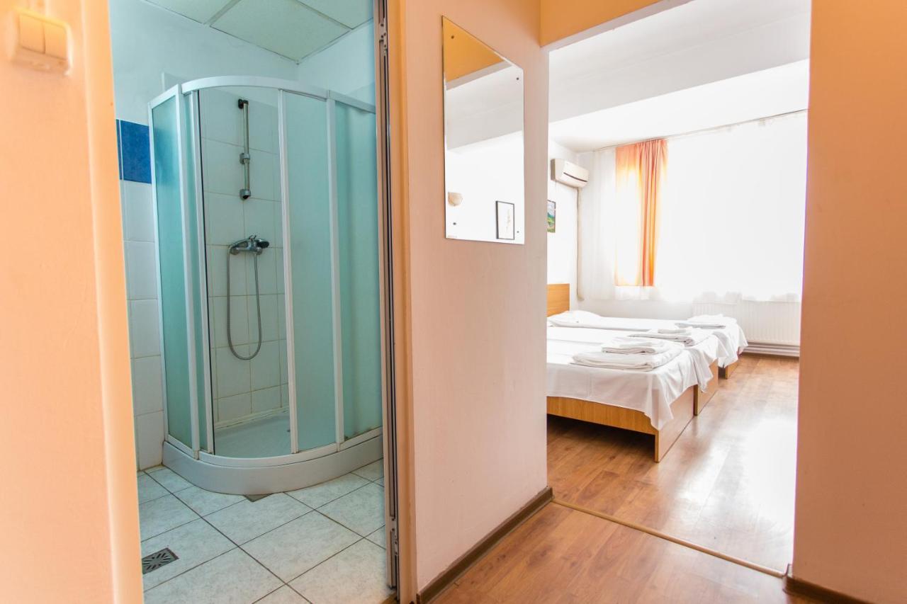 Hostel Horia Plopeni Buitenkant foto