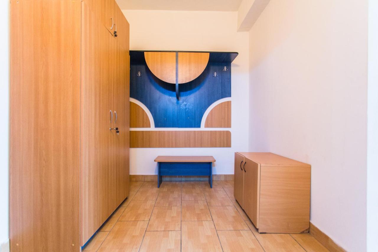 Hostel Horia Plopeni Buitenkant foto