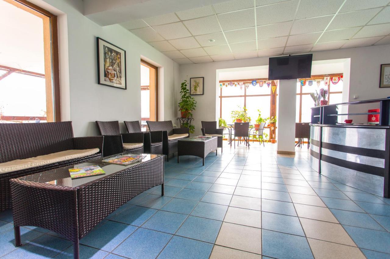 Hostel Horia Plopeni Buitenkant foto