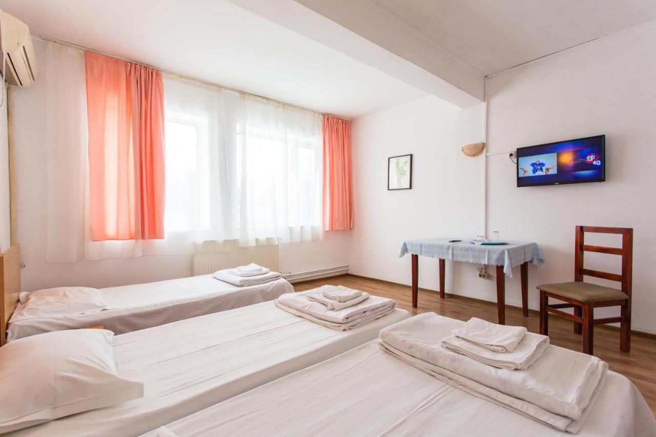 Hostel Horia Plopeni Buitenkant foto