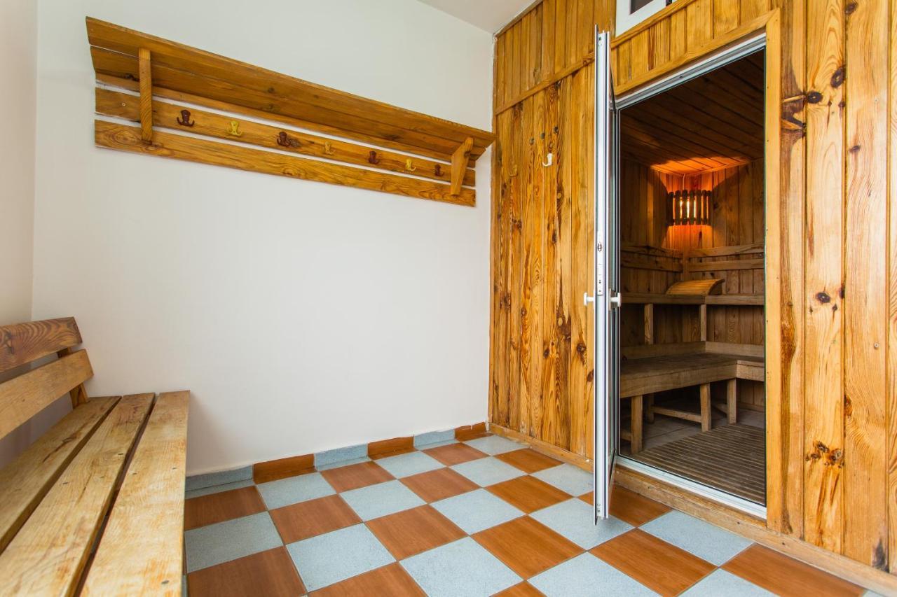 Hostel Horia Plopeni Buitenkant foto
