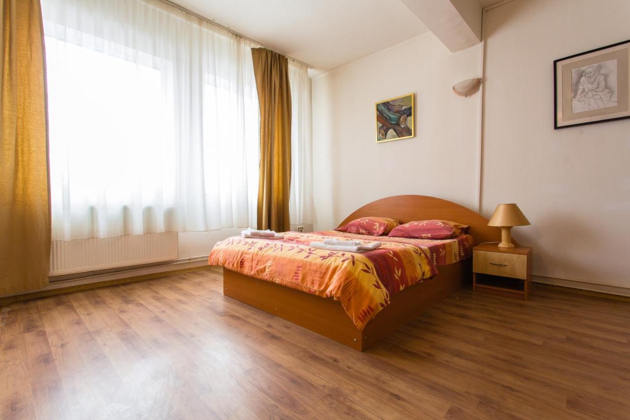Hostel Horia Plopeni Buitenkant foto