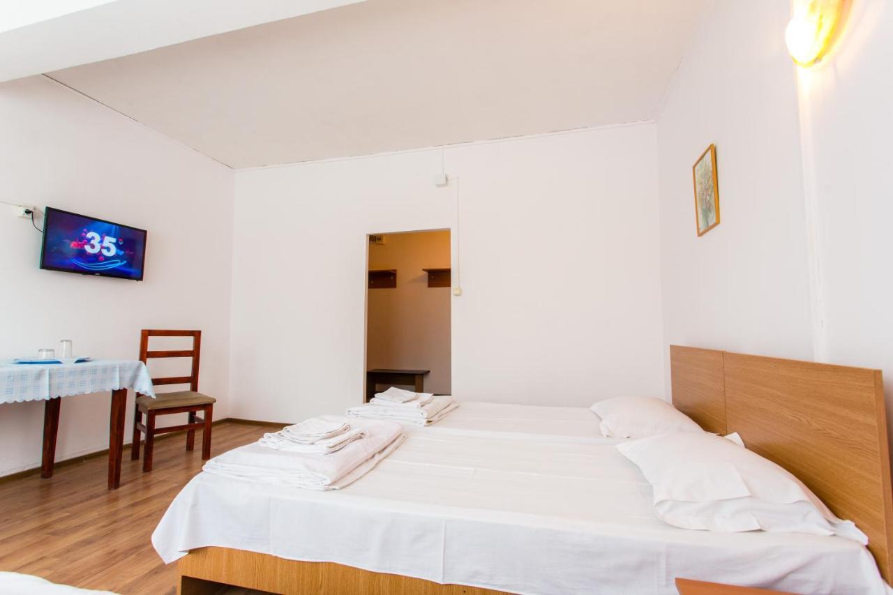 Hostel Horia Plopeni Buitenkant foto