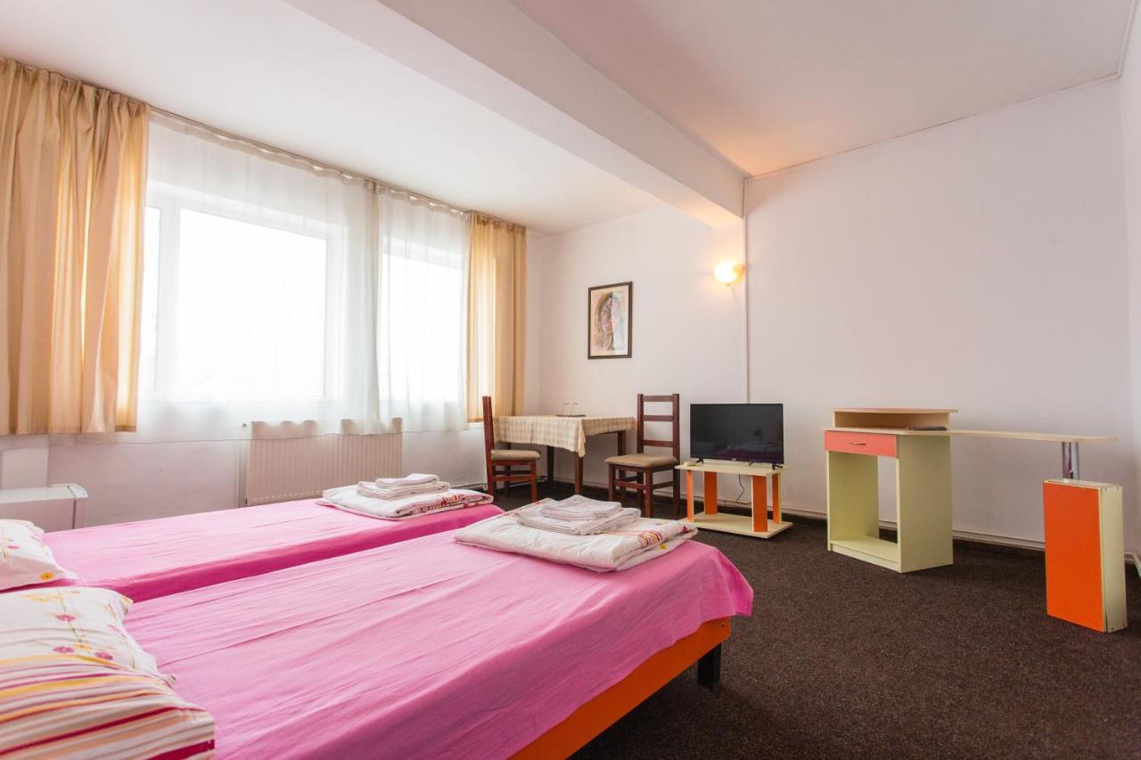 Hostel Horia Plopeni Buitenkant foto